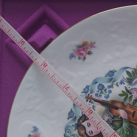 Vintage New In Box Royal Doulton Valentine's Day Plate. 1981 - Picture 7 of 7